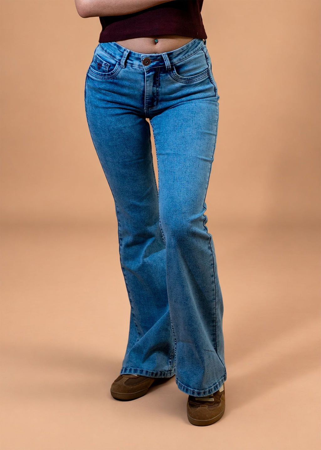 Jeans Angel Flare Bordado Alas Lavado Light Niña Cacao