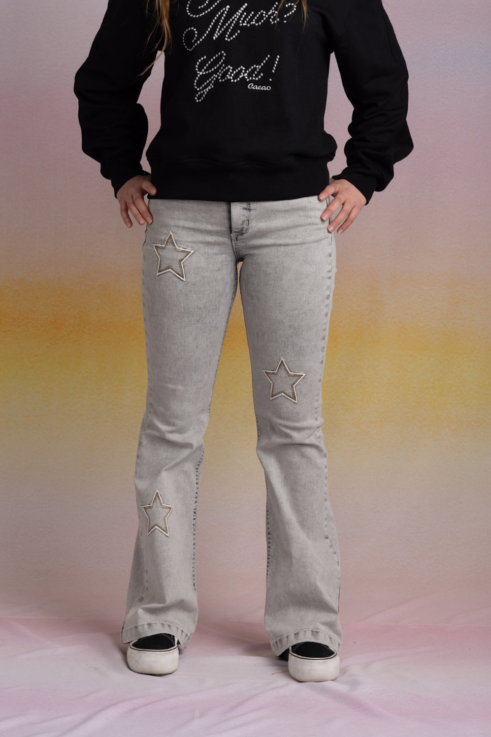 Jeans Glith Flare Bordado con Desflecado Gris Cacao