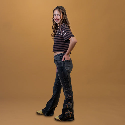 Jeans Flama Black Flare Cortes y Bordado Estrella Cacao