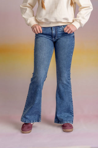 Jeans Angel Flare Bordado Bolsillo Trasero Azul Cacao