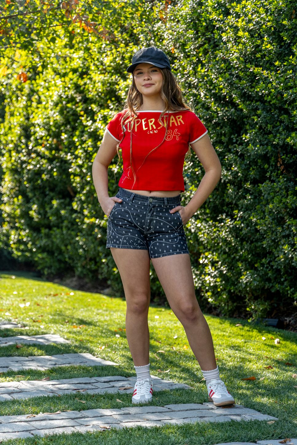Polera Kut Regular Escote Barco y Estampado Rojo Cacao