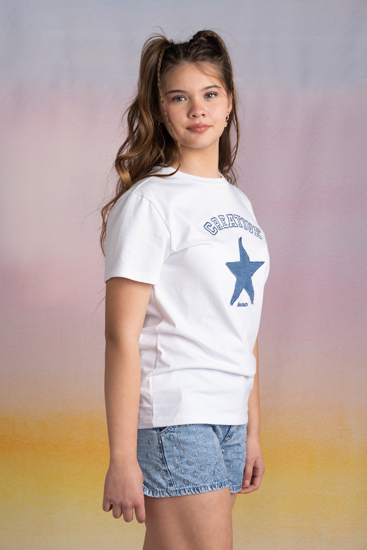Polera Safira Regular Parche Estrella Blanca Cacao